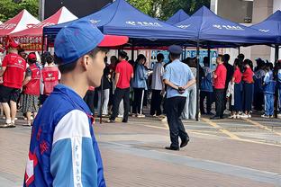 内维尔谈执教瓦伦西亚失败：在边线看比赛和在演播室不一样